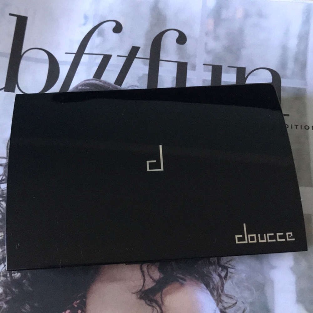 Doucce eyeshadow palette SMOKEY